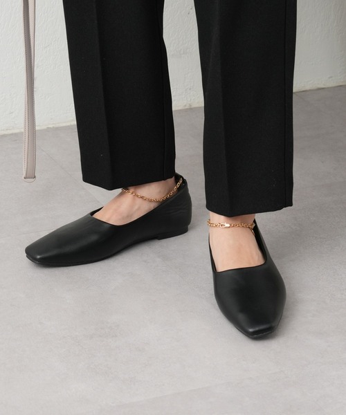 COLONY 2139（コロニートゥーワンスリーナイン）の「アンクルチェーンフラットシューズ（パンプス・レディース・ブラック/オフホワイト・SMALL/MEDIUM/LARGE）」の19枚目の写真
