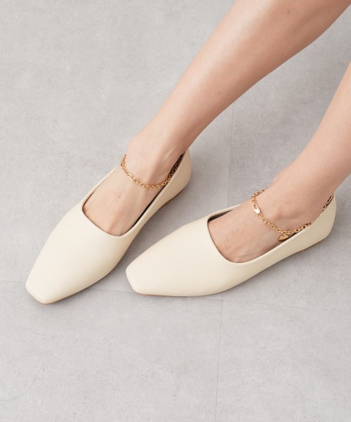 COLONY 2139（コロニートゥーワンスリーナイン）の「アンクルチェーンフラットシューズ（パンプス・レディース・ブラック/オフホワイト・SMALL/MEDIUM/LARGE）」の5枚目の写真