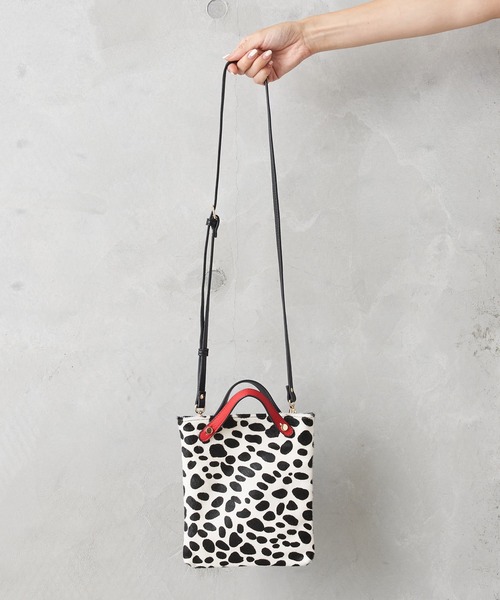 Pal collection（パルコレクション）の「ハラコ風エコバック付スマホポシェット2（ショルダーバッグ・レディース・ブラック系その他2/ホワイト・FREE）」の4枚目の写真