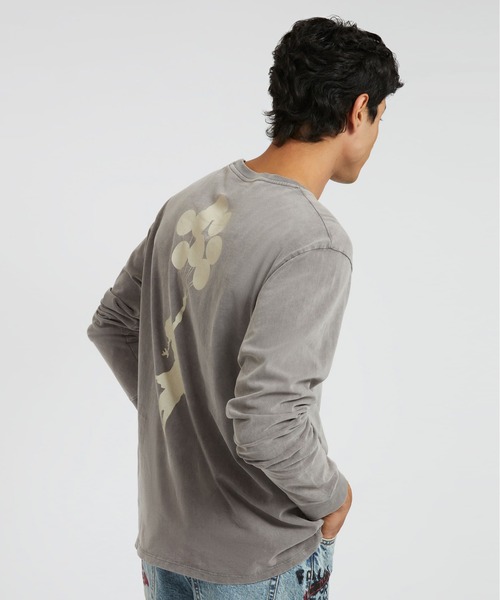 Guess（ゲス）の「GUESS X BRANDALISED(R) WITH GRAFFITI BY BANKSY L/S Balloon Girl Tee（Tシャツ/カットソー・メンズ・グレー/オレンジ・SMALL/MEDIUM/LARGE/X-LARGE）」の13枚目の写真