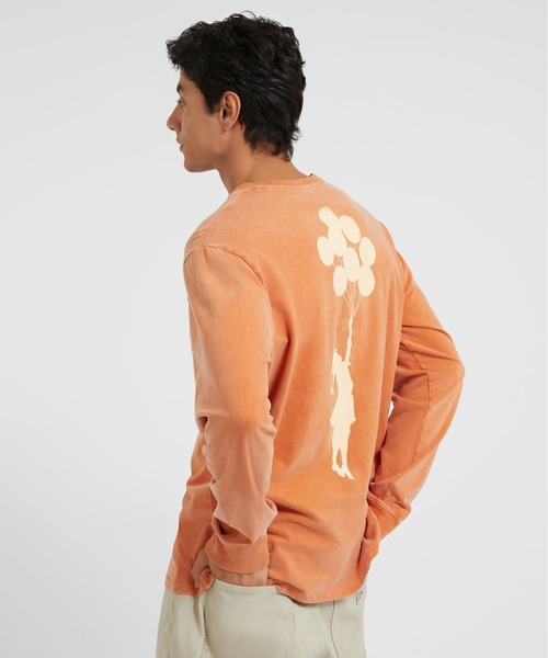 Guess（ゲス）の「GUESS X BRANDALISED(R) WITH GRAFFITI BY BANKSY L/S Balloon Girl Tee（Tシャツ/カットソー・メンズ・グレー/オレンジ・SMALL/MEDIUM/LARGE/X-LARGE）」の14枚目の写真