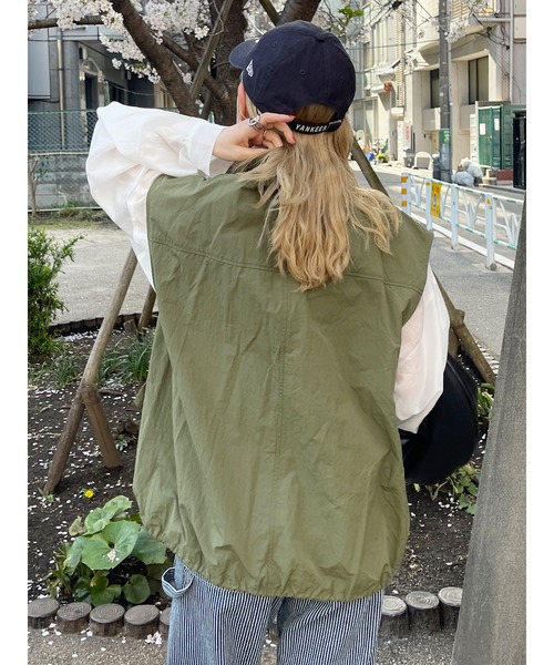 Ungrid（アングリッド）の「【WEB限定】ナイロン混ミリタリールーズベスト（ベスト・レディース・オフホワイト/ブラック/カーキ・FREE）」の5枚目の写真