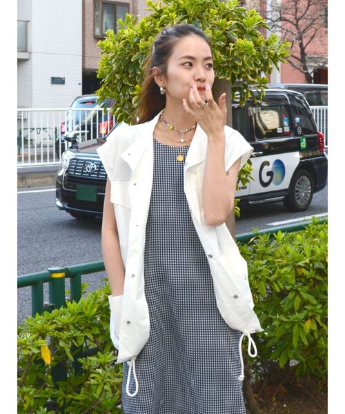 Ungrid（アングリッド）の「【WEB限定】ナイロン混ミリタリールーズベスト（ベスト・レディース・オフホワイト/ブラック/カーキ・FREE）」の10枚目の写真