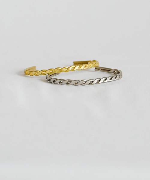 An+u（アンユー）の「ツイストオープンバングル（バングル/リストバンド・メンズ・シルバー/ゴールド・ONE SIZE）」の6枚目の写真