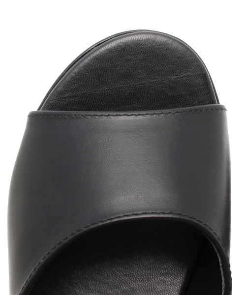 WEGO（ウィゴー）の「WEGO/フェイクレザー厚底サンダル（サンダル・レディース・ブラック/ホワイト・SMALL/MEDIUM/LARGE）」の8枚目の写真