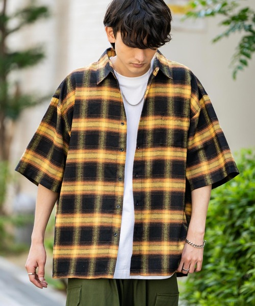 Rocky Monroe(ロッキーモンロー)の「オーバーサイズ レギュラーカラー オンブレチェック半袖シャツ(シャツ/ブラウス・メンズ・ブラック/パープル/イエロー/ブルー・M/L)」の2枚目の写真
