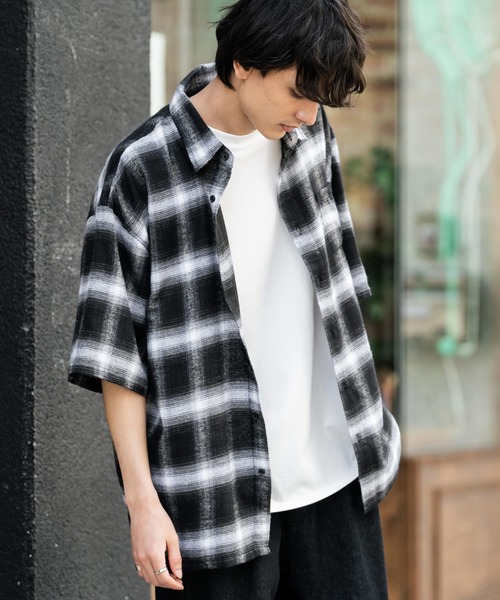 Rocky Monroe(ロッキーモンロー)の「オーバーサイズ レギュラーカラー オンブレチェック半袖シャツ(シャツ/ブラウス・メンズ・ブラック/パープル/イエロー/ブルー・M/L)」の1枚目の写真