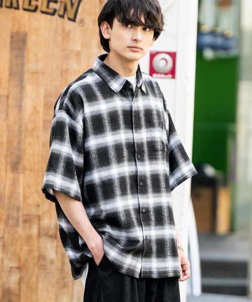 Rocky Monroe(ロッキーモンロー)の「オーバーサイズ レギュラーカラー オンブレチェック半袖シャツ(シャツ/ブラウス・メンズ・ブラック/パープル/イエロー/ブルー・M/L)」の5枚目の写真
