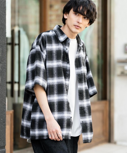Rocky Monroe(ロッキーモンロー)の「オーバーサイズ レギュラーカラー オンブレチェック半袖シャツ(シャツ/ブラウス・メンズ・ブラック/パープル/イエロー/ブルー・M/L)」の6枚目の写真
