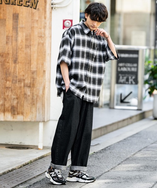 Rocky Monroe(ロッキーモンロー)の「オーバーサイズ レギュラーカラー オンブレチェック半袖シャツ(シャツ/ブラウス・メンズ・ブラック/パープル/イエロー/ブルー・M/L)」の7枚目の写真