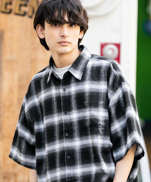 Rocky Monroe(ロッキーモンロー)の「オーバーサイズ レギュラーカラー オンブレチェック半袖シャツ(シャツ/ブラウス・メンズ・ブラック/パープル/イエロー/ブルー・M/L)」の9枚目の写真