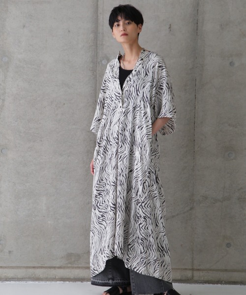 CHIGNON（シニヨン）の「(CHIGNON)ゼブラプリントスタンドシャツ