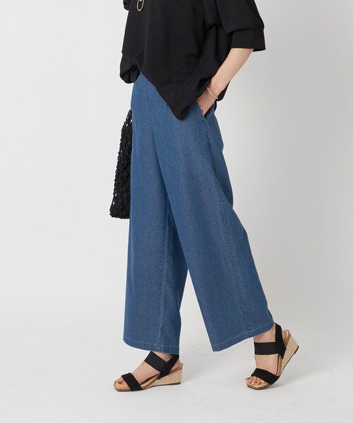 Cutie Blonde（キューティーブロンド）の「◆やわらかデニムでらくらく◎ タックワイドパンツ（デニムパンツ・レディース・ライトブルー/ネイビー・01/03/02）」の2枚目の写真