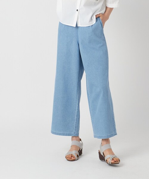 Cutie Blonde（キューティーブロンド）の「◆やわらかデニムでらくらく◎ タックワイドパンツ（デニムパンツ・レディース・ライトブルー/ネイビー・01/03/02）」の7枚目の写真