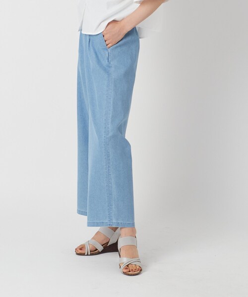Cutie Blonde（キューティーブロンド）の「◆やわらかデニムでらくらく◎ タックワイドパンツ（デニムパンツ・レディース・ライトブルー/ネイビー・01/03/02）」の8枚目の写真