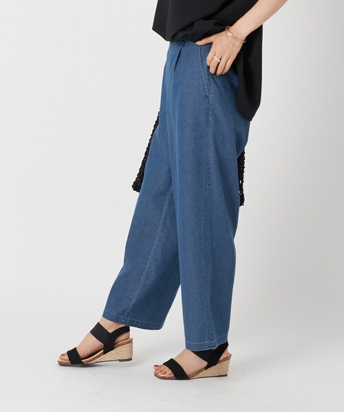 Cutie Blonde（キューティーブロンド）の「◆やわらかデニムでらくらく◎ タックワイドパンツ（デニムパンツ・レディース・ライトブルー/ネイビー・01/03/02）」の13枚目の写真