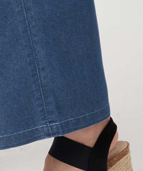 Cutie Blonde（キューティーブロンド）の「◆やわらかデニムでらくらく◎ タックワイドパンツ（デニムパンツ・レディース・ライトブルー/ネイビー・01/03/02）」の19枚目の写真