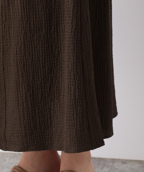 GLOBAL WORK（グローバルワーク）の「シャーリングフレアスカート/964068（スカート・レディース・ブラック/グリーン系その他7/ダークブラウン・MEDIUM/LARGE）」の7枚目の写真