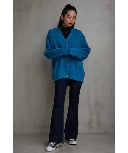 AZUL by moussy（アズールバイマウジー）の「スポンディッシュケーブルカーディガン（カーディガン/ボレロ・メンズ・ブラック/ベージュ/グレー/グリーン・FREE）」の6枚目の写真