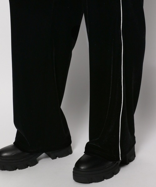 FOREVER 21（フォーエバー トゥエンティーワン）の「【2023AW】ベロアラインパンツ（その他パンツ・レディース・レッド/ネイビー/カーキ/ブラック・MEDIUM/LARGE）」の17枚目の写真