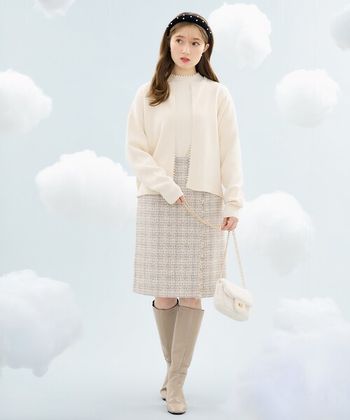 couture brooch（クチュールブローチ）の「◆【秋始まりの羽織に。】フェイクパールトリミングカーディガン（カーディガン/ボレロ・レディース・アイボリー/ブラック/サックスブルー・38/42）」の4枚目の写真