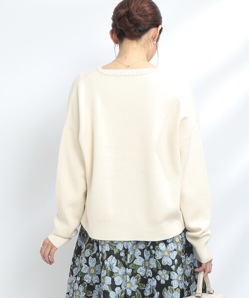 couture brooch（クチュールブローチ）の「◆【秋始まりの羽織に。】フェイクパールトリミングカーディガン（カーディガン/ボレロ・レディース・アイボリー/ブラック/サックスブルー・38/42）」の12枚目の写真