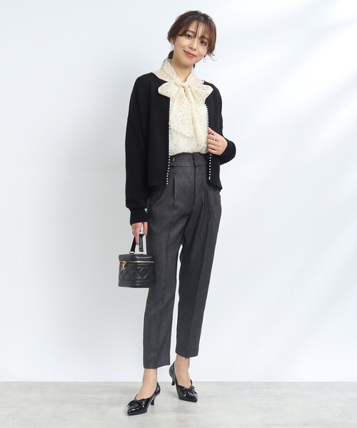 couture brooch（クチュールブローチ）の「◆【秋始まりの羽織に。】フェイクパールトリミングカーディガン（カーディガン/ボレロ・レディース・アイボリー/ブラック/サックスブルー・38/42）」の20枚目の写真