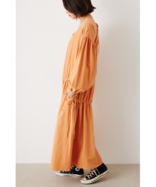 RODEO CROWNS WIDE BOWL（ロデオクラウンズワイドボウル）の「2WAY シャーリングロングワンピース（ワンピース・レディース・チャコールグレー/オフホワイト/オレンジ・FREE）」の5枚目の写真