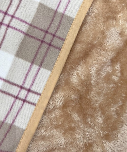 DAY CLOSET（デイ クローゼット）の「巻いたり羽織ったりポンチョにもなる ボア フリース 3WAYブランケット（ブランケット・メンズ・オレンジ/ブラック×ホワイト/ホワイト×ブラック/ミント/レッド系その他/ブルー系その他/ホワイト×ブルー/グレー系その他/レッド系その他2/グレー×ホワイト/ブラウン系その他/ベージュ系その他・ONE SIZE）」の17枚目の写真