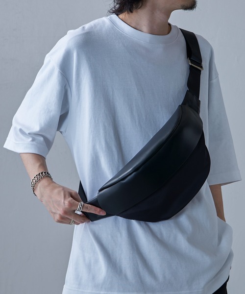Lui's（ルイス）の「シンセティックレザーナイロンコンビボディバッグ（ボディバッグ/ウエストポーチ・メンズ・ブラック・FREE）」の3枚目の写真