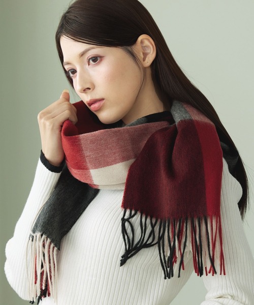 Filomo（フィローモ）の「[Filomo]カシミヤブレンドストールチェック無地（マフラー・レディース・ブルー系/イエロー/ベージュ/ベージュ系/キャメル/グリーン/レッド/ホワイト/ブラック/グレイッシュベージュ/ブラック系/レッド系・FREE）」の12枚目の写真