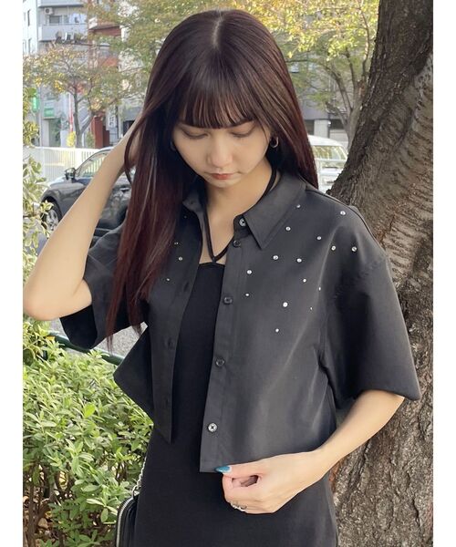 MURUA（ムルーア）の「ラインストーンクロップトシャツ（シャツ/ブラウス・レディース・ホワイト/ブルー/ブラック・FREE）」の16枚目の写真