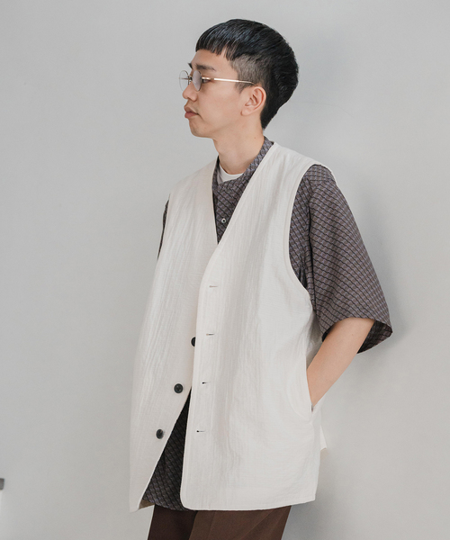 EDIFICE(エディフィス)の「クレータークロス ロングベスト(ベスト・メンズ・ブラック/ホワイト・FREE)」の11枚目の写真