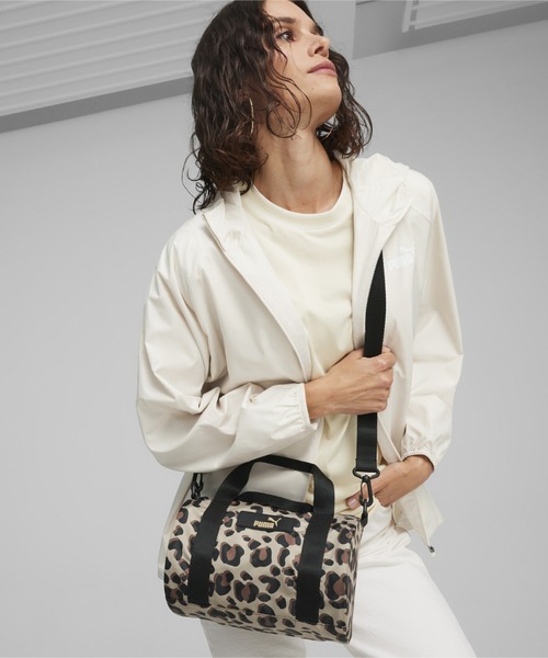 PUMA(プーマ)の「PUMA プーマ ウィメンズ コア ポップ バレル バッグ 5L(ショルダーバッグ・レディース・ベージュ系その他/ピンク/グリーン/ブラック・フリー)」の3枚目の写真