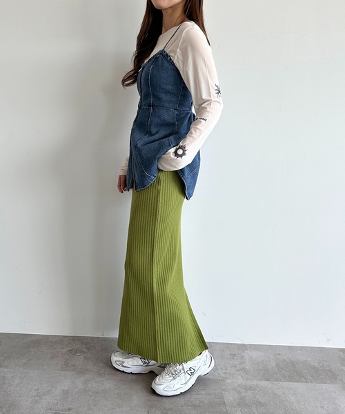 apres jour mignon（アプレジュールミニョン）の「サマーニットナロースカート【ZOZOTOWN限定アイテム】（スカート・レディース・パープル/チャコールグレー/グリーン/レッド/ブラック・X-LARGE/MEDIUM/SMALL）」の21枚目の写真