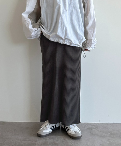 apres jour mignon（アプレジュールミニョン）の「サマーニットナロースカート【ZOZOTOWN限定アイテム】（スカート・レディース・パープル/チャコールグレー/グリーン/レッド/ブラック・X-LARGE/MEDIUM/SMALL）」の10枚目の写真