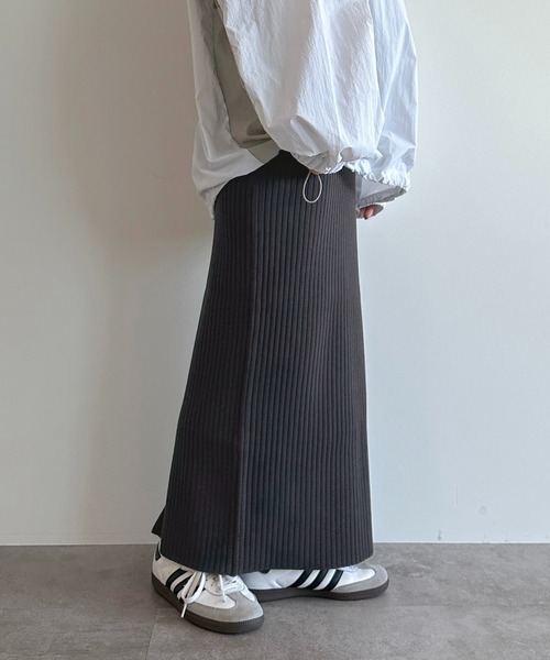 apres jour mignon（アプレジュールミニョン）の「サマーニットナロースカート【ZOZOTOWN限定アイテム】（スカート・レディース・パープル/チャコールグレー/グリーン/レッド/ブラック・X-LARGE/MEDIUM/SMALL）」の12枚目の写真