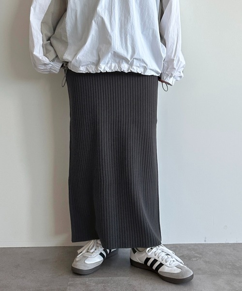 apres jour mignon（アプレジュールミニョン）の「サマーニットナロースカート【ZOZOTOWN限定アイテム】（スカート・レディース・パープル/チャコールグレー/グリーン/レッド/ブラック・X-LARGE/MEDIUM/SMALL）」の11枚目の写真