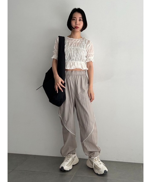 emmi（エミ）の「ワッシャーシフォンシャーリングトップス（T