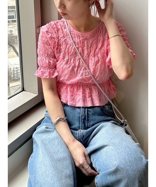 emmi（エミ）の「ワッシャーシフォンシャーリングトップス（T