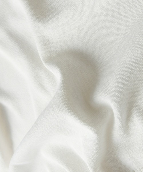 &. NOSTALGIA(アンドドットノスタルジア)の「【ZOZO限定】UVカットハート釦クルーネックシャリカーディガン(カーディガン/ボレロ・レディース・ホワイト/グレー/ブラック・M)」の4枚目の写真