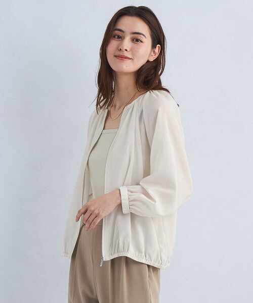 green label relaxing(グリーンレーベルリラクシング)の「シアー ノーカラー ギャザー ブルゾン -マシンウォッシャブル-(ブルゾン・レディース・ブラック/ホワイト/モカ・FREE)」の5枚目の写真