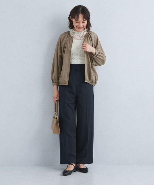 green label relaxing(グリーンレーベルリラクシング)の「シアー ノーカラー ギャザー ブルゾン -マシンウォッシャブル-(ブルゾン・レディース・ブラック/ホワイト/モカ・FREE)」の11枚目の写真