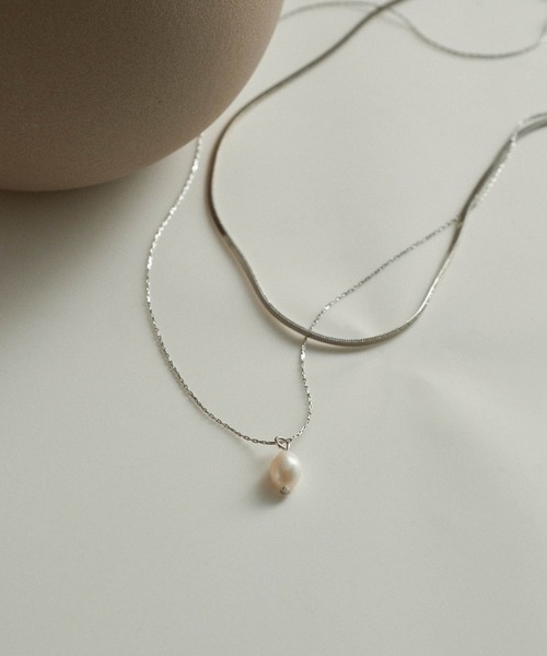GOLDY（ゴールディ）の「スネークチェーン & ウォーターパール レイヤード ネックレス（ネックレス・レディース・シルバー/ゴールド・FREE）」の8枚目の写真