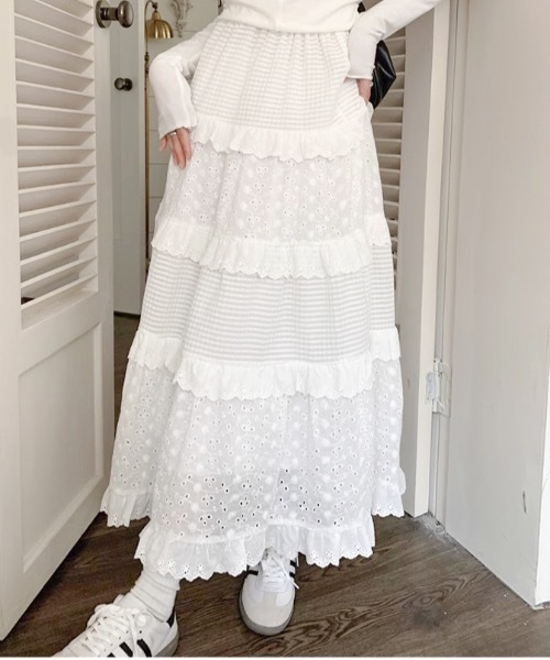 Teem Store(チームストア)の「ホワイトレース ギンガムチェックフリルティアードロングスカート(スカート・レディース・ホワイト・M/S/L)」の5枚目の写真