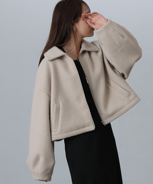 COLONY 2139（コロニートゥーワンスリーナイン）の「フェイクウールモッサボリューム袖ショートブルゾン（ブルゾン・レディース・ブラック/チャコールグレー/グレイッシュベージュ・FREE）」の3枚目の写真