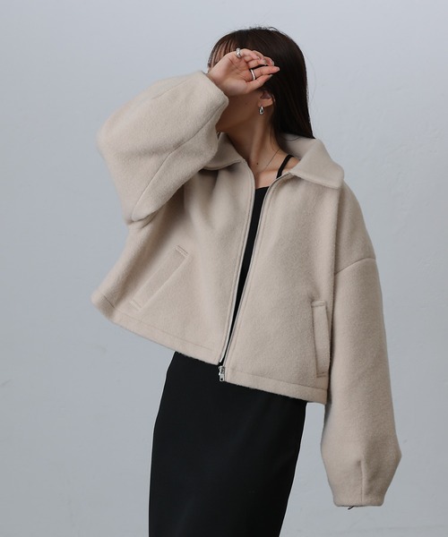 COLONY 2139（コロニートゥーワンスリーナイン）の「フェイクウールモッサボリューム袖ショートブルゾン（ブルゾン・レディース・ブラック/チャコールグレー/グレイッシュベージュ・FREE）」の20枚目の写真