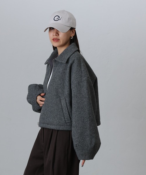 COLONY 2139（コロニートゥーワンスリーナイン）の「フェイクウールモッサボリューム袖ショートブルゾン（ブルゾン・レディース・ブラック/チャコールグレー/グレイッシュベージュ・FREE）」の10枚目の写真