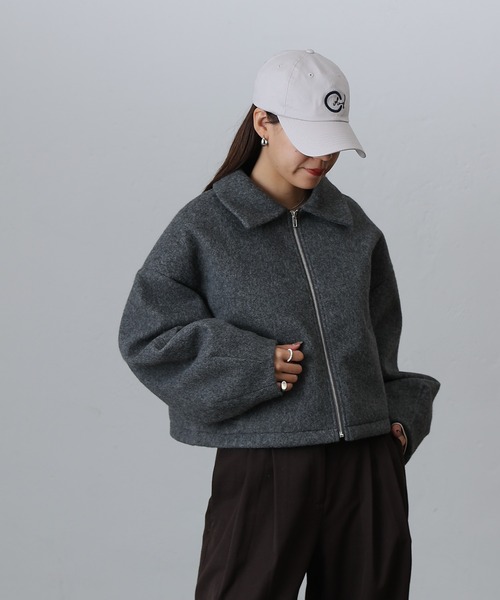 COLONY 2139（コロニートゥーワンスリーナイン）の「フェイクウールモッサボリューム袖ショートブルゾン（ブルゾン・レディース・ブラック/チャコールグレー/グレイッシュベージュ・FREE）」の12枚目の写真