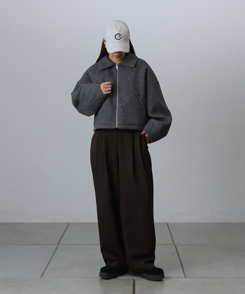 COLONY 2139（コロニートゥーワンスリーナイン）の「フェイクウールモッサボリューム袖ショートブルゾン（ブルゾン・レディース・ブラック/チャコールグレー/グレイッシュベージュ・FREE）」の15枚目の写真